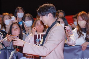 新田真剣佑、『聖闘士星矢 The Beginning』ジャパンプレミアに登場