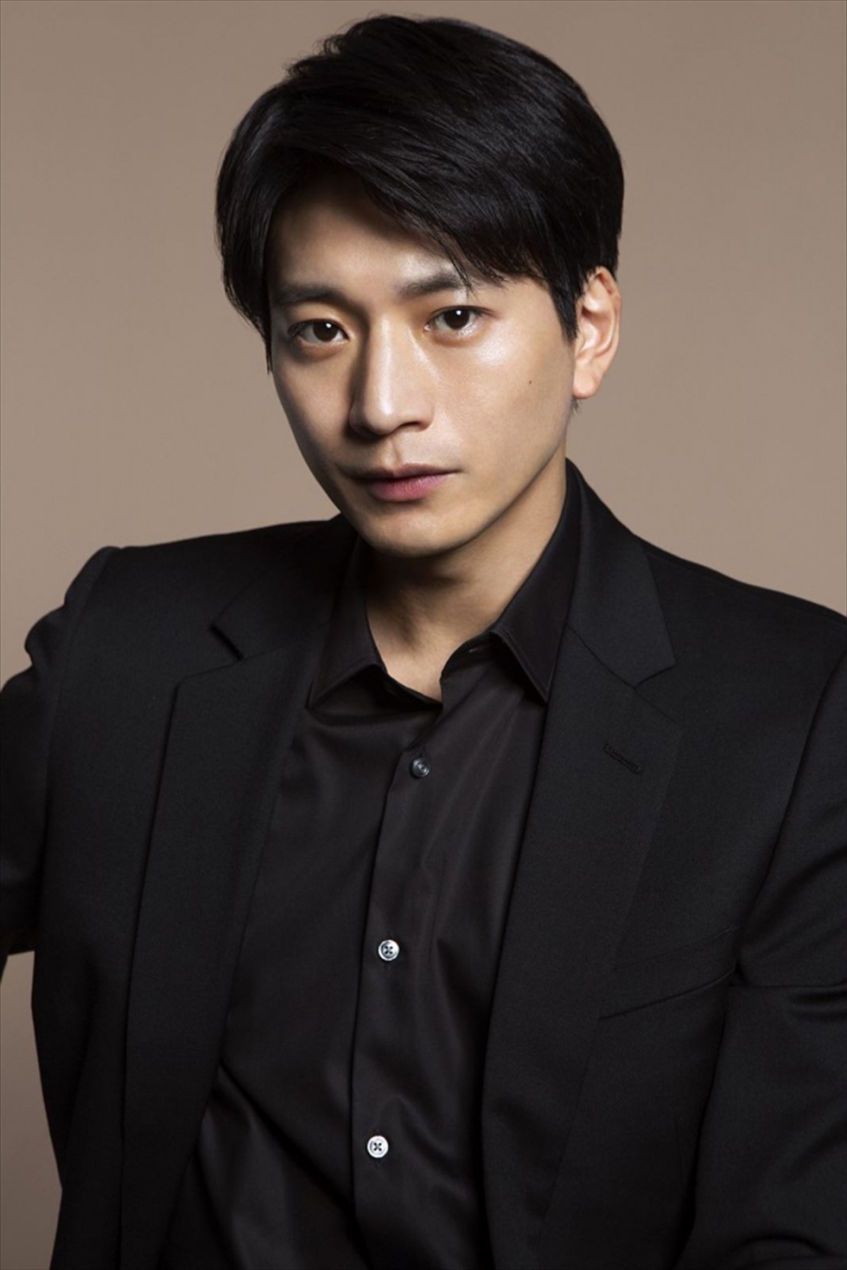 向井理主演、音楽青春コメディー『パリピ孔明』今秋スタート　向井の諸葛孔明ふん装ビジュアル公開