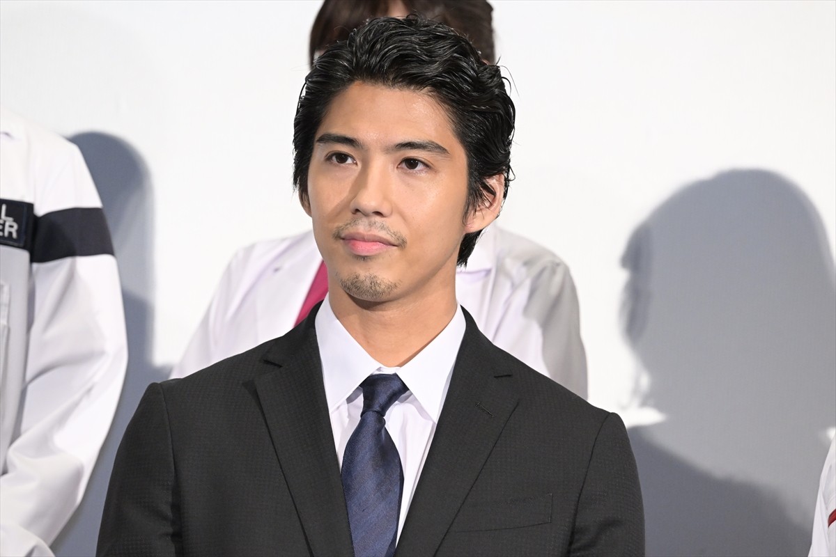 鈴木亮平、劇場版『TOKYO MER』への熱い思い「人間賛歌になれば」　“妹”佐藤栞里との偶然の再会も明かす