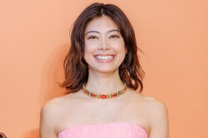 森星、「ブルガリ ホテル 東京」記者発表会に登場