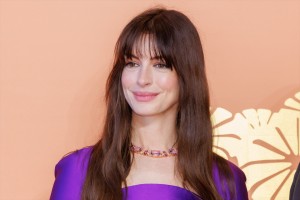 アン・ハサウェイ、「ブルガリ ホテル 東京」記者発表会に登場