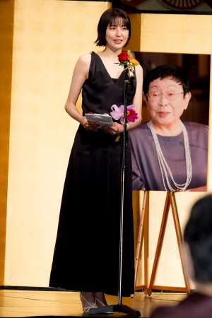 長澤まさみ、第31回橋田賞授賞式に登場