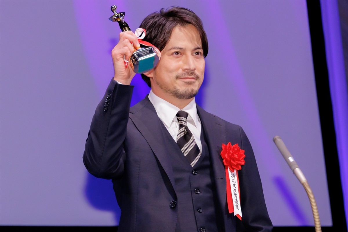 岡田准一、高倉健さんが中井貴一に渡した腕時計を継承　特別主演男優賞に「救われた思い」