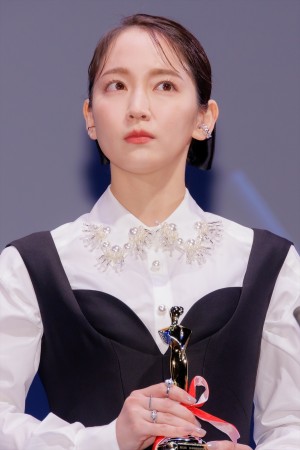吉岡里帆、第32回日本映画批評家大賞 授賞式に登場