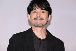 竹野内豊、映画『探偵マリコの生涯で一番悲惨な日』完成披露舞台挨拶に登場
