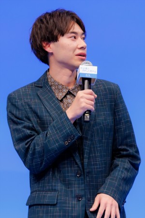 戸塚純貴、映画『水は海に向かって流れる』完成披露試写会に登場