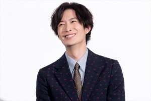 岡田将生、映画『1秒先の彼』プレミア舞台挨拶に登場