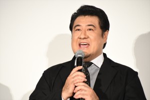 小手伸也、映画『大名倒産』公開初日舞台挨拶に登場