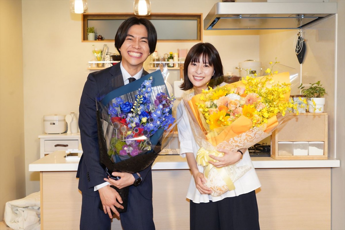 ドラマ『それってパクリじゃないですか?』、芳根京子と重岡大毅のクランクアップの様子