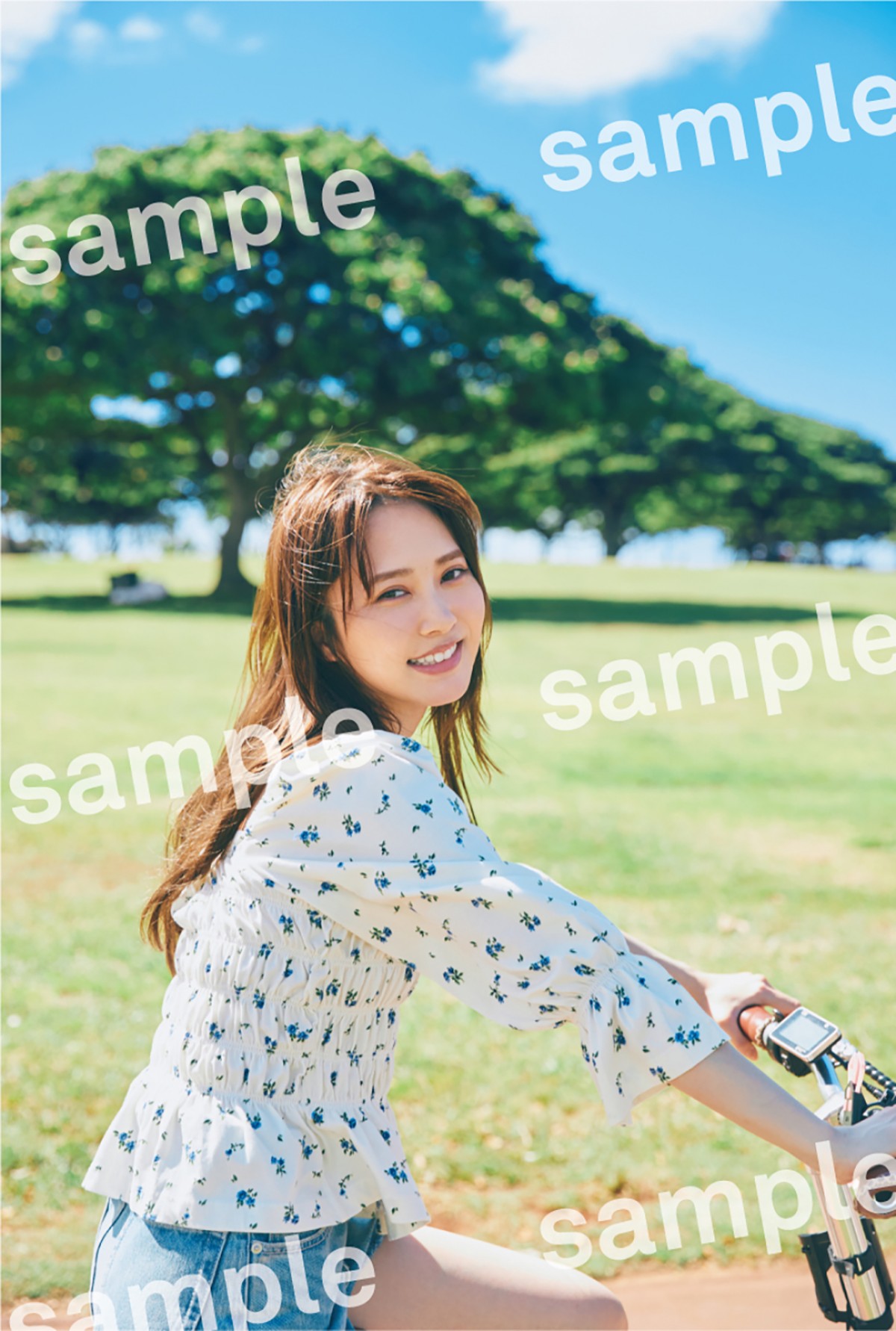 日向坂46・加藤史帆1st写真集、書店限定特典ポストカード17種公開　すべて未掲載カット