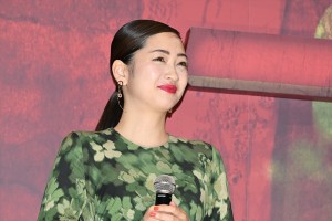 川添野愛、映画『忌怪島／きかいじま』初日舞台挨拶に登場