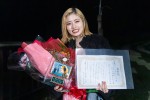 【写真】『波よ聞いてくれ』小芝風花、笑顔でクランクアップ！