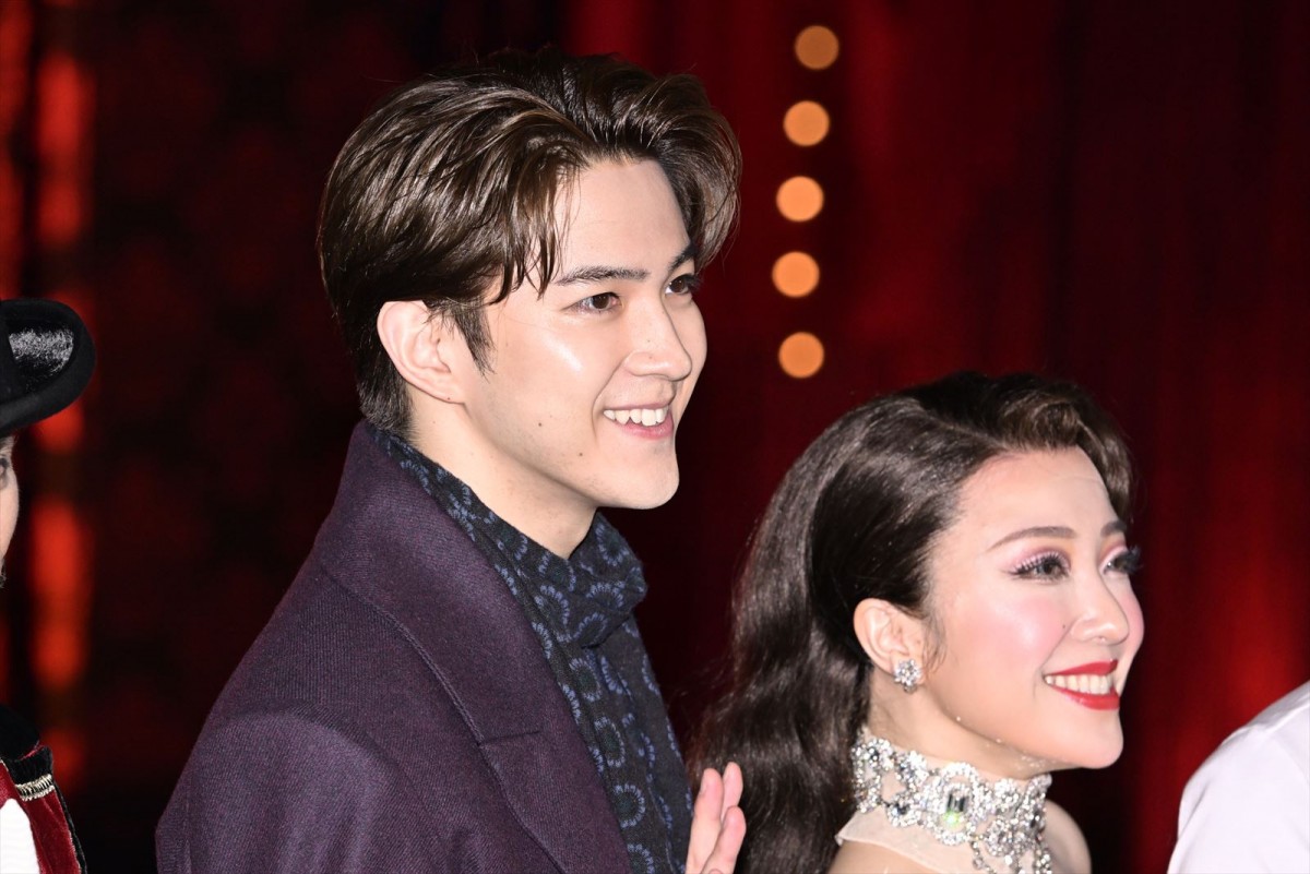 元宝塚トップスター望海風斗、ドレスまとう役に対し父の反応は「息子が急に娘になったみたい」