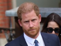 ヘンリー王子が出廷　英王室の主要メンバーとして130年ぶりに証言台に