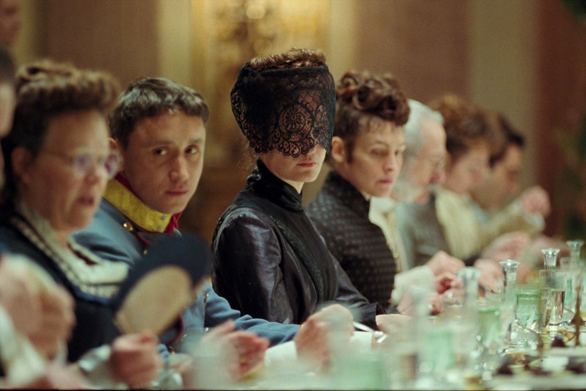 ヴィッキー・クリープスの熱演が光る映画『エリザベート 1878』予告編解禁　演出家・小池修一郎が絶賛コメント