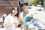 ドラマ『あなたがしてくれなくても』のクランクアップを迎えた（左から）奈緒、永山瑛太