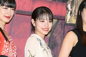 當真あみ、映画『忌怪島／きかいじま』初日舞台挨拶に登場