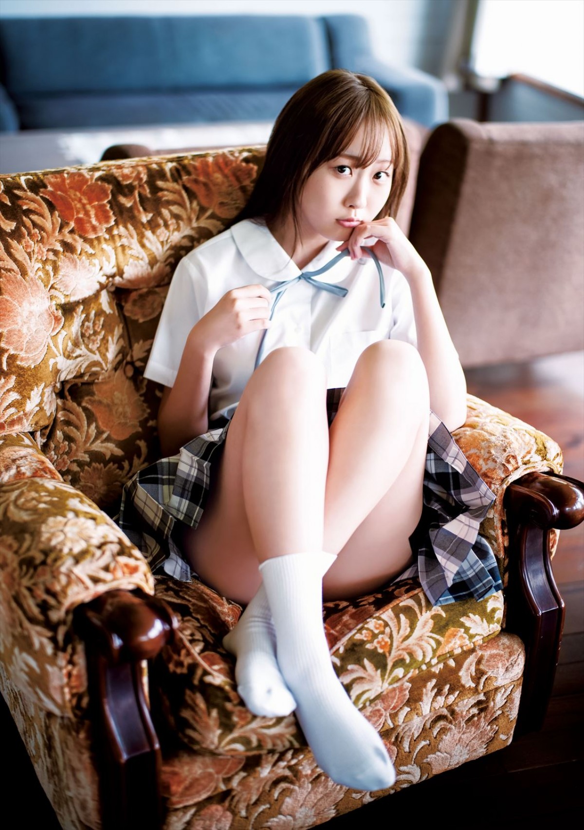 日向坂46・森本茉莉＆山口陽世、赤と黒のワンピースでペアグラビア披露