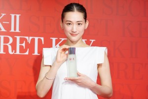 綾瀬はるか、「SK-II シークレットキーハウス」オープン記念イベントに登場