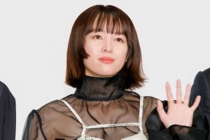 清野菜名、映画『キングダム 運命の炎』公開初日舞台挨拶に登場