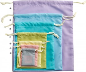 「紀ノ国屋」ロゴマーク入りの“7色巾着”を発売！　使い分けて楽しめる7サイズを用意