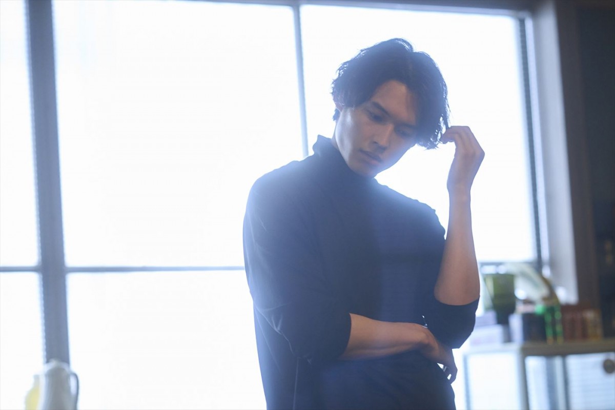 SixTONES・松村北斗×なにわ男子・西畑大吾、最強ダブル探偵が動き出す！　『ノキドア』第1話冒頭シーン先行公開