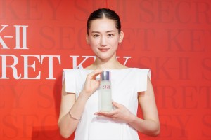 綾瀬はるか、「SK-II シークレットキーハウス」オープン記念イベントに登場