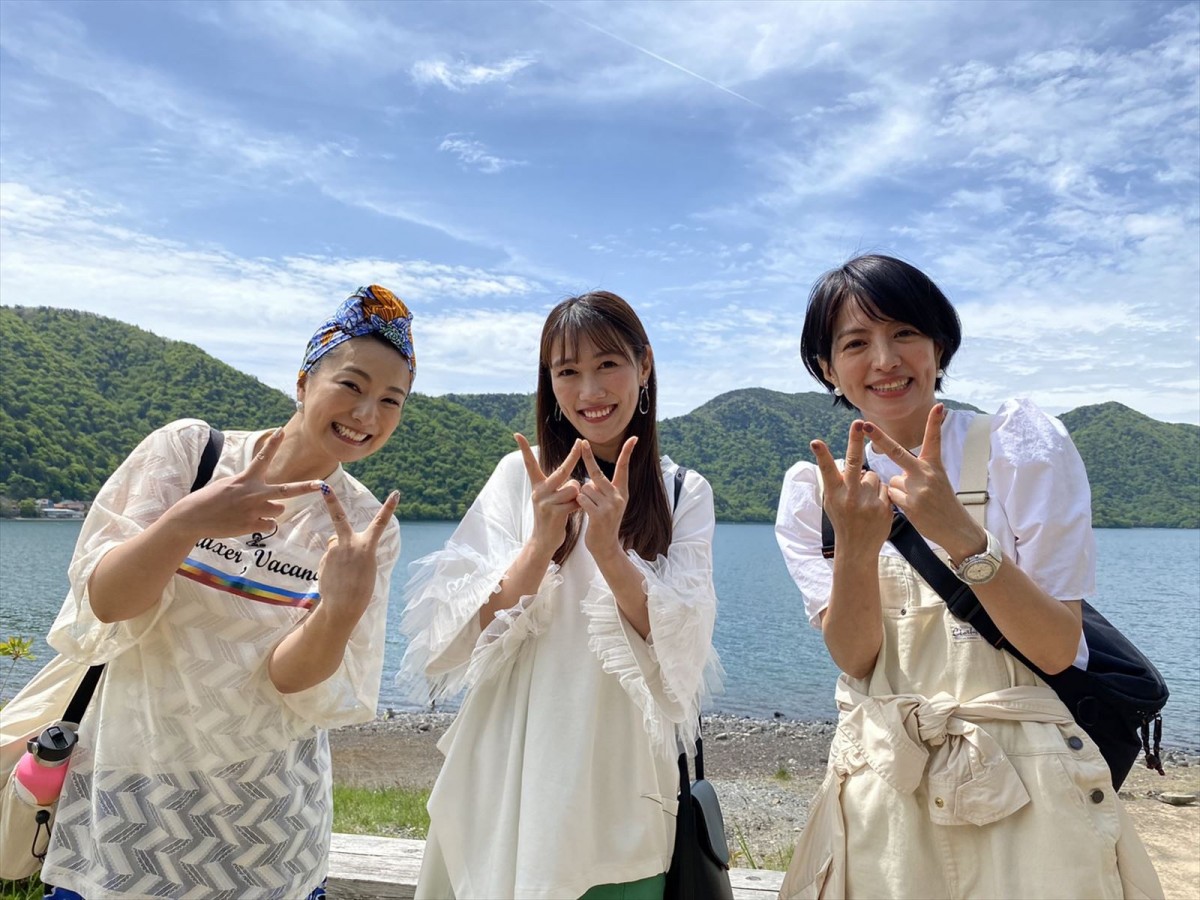 『ローカル路線バス乗り継ぎの旅W』新メンバーの（左から）三船美佳、高城れに、赤江珠緒