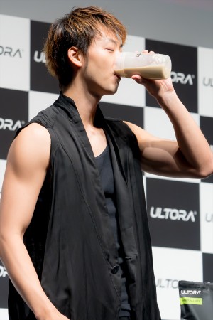 竹内涼真、ULTORA／アンバサダー就任＆新CM記者発表会に登場