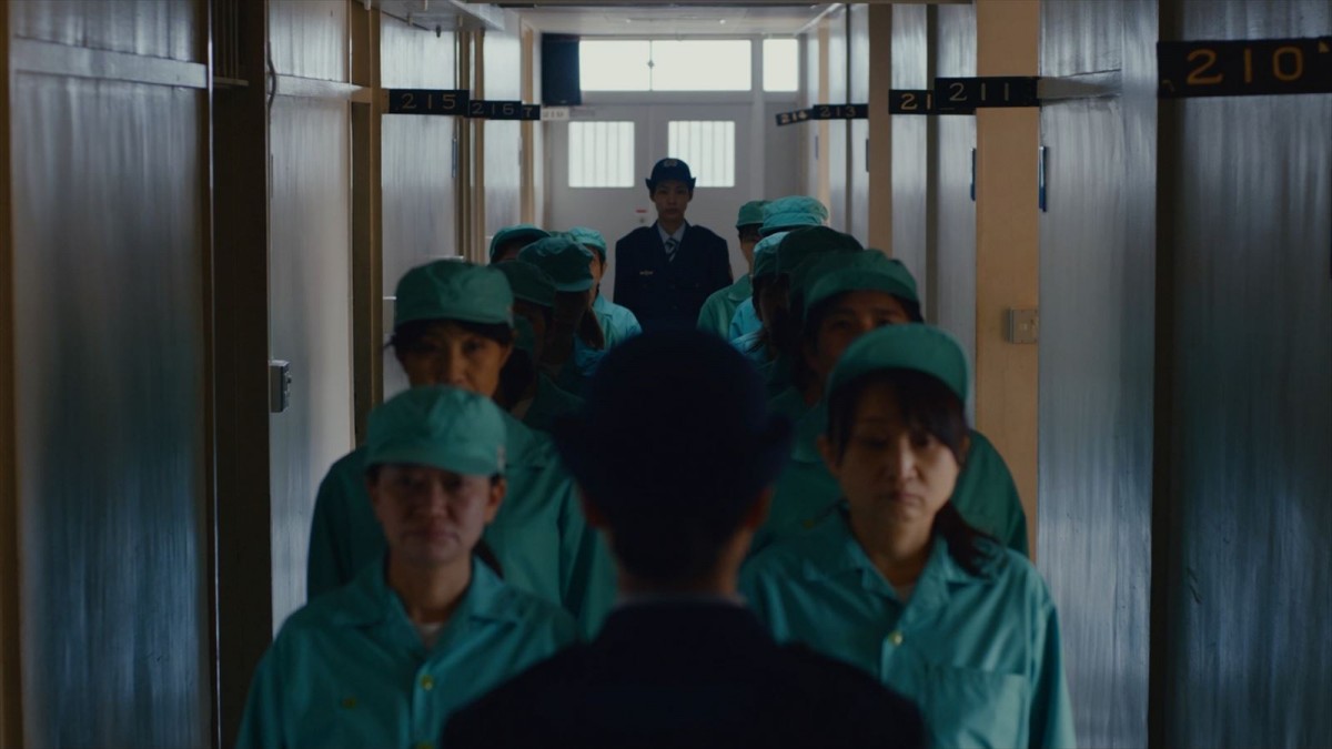 伝説の＜洗脳＞サイコホラー『女囚霊』、戦慄の予告映像＆2種類の場面写真が公開