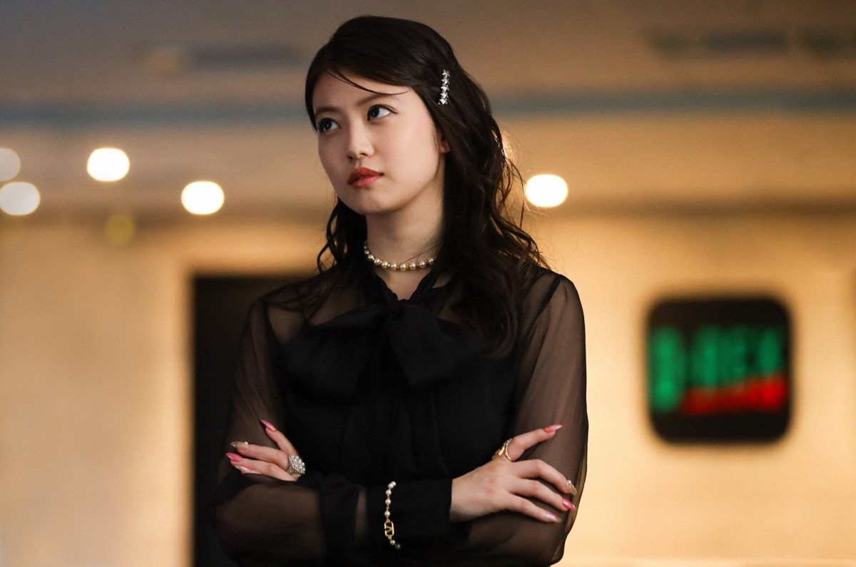 『トリリオンゲーム』“ハル”目黒蓮＆“桐姫”今田美桜が手を振り合うシーンにネット興奮「美男美女」「ドキドキ」