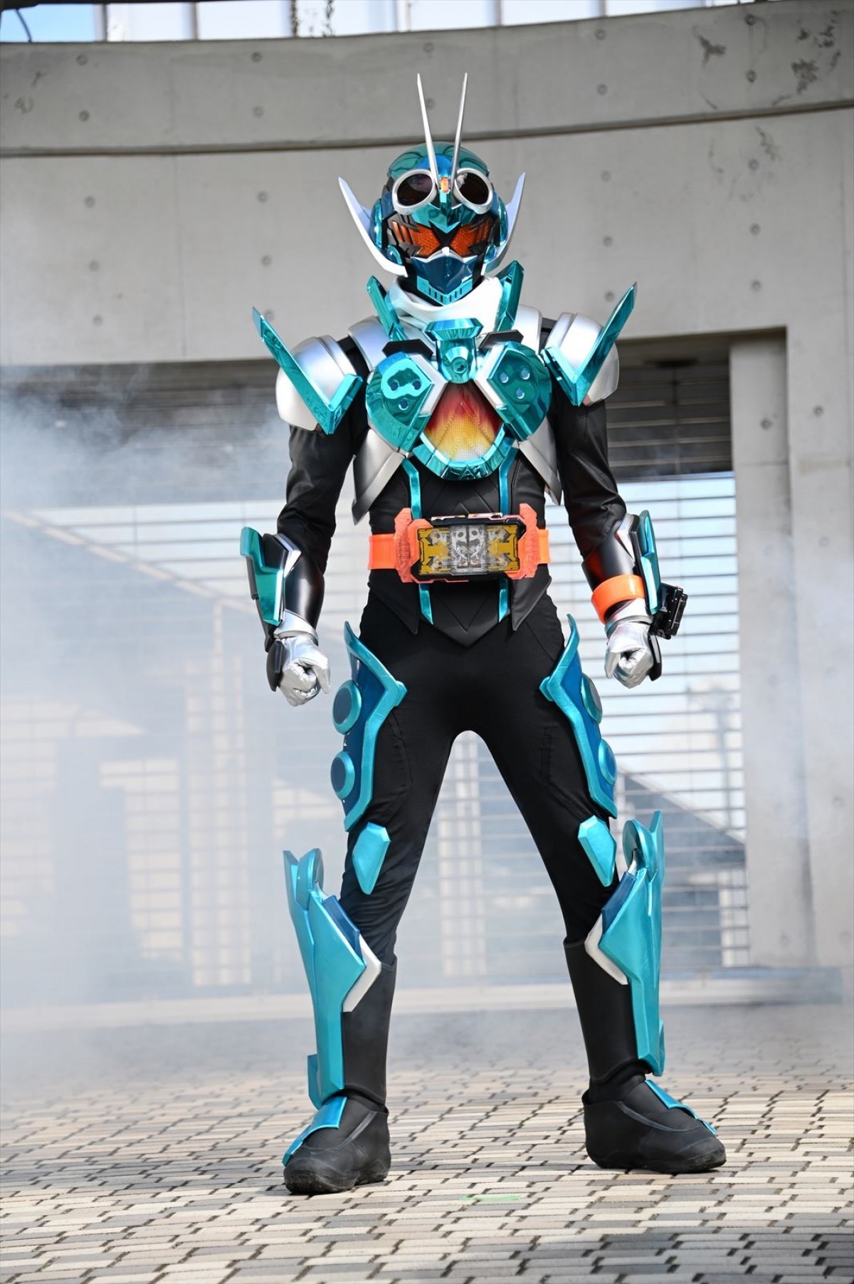 明日スタート『仮面ライダーガッチャード』第1話「ガッチャ！ホッパー1！」　バッタとの出会いで少年に運命が託された