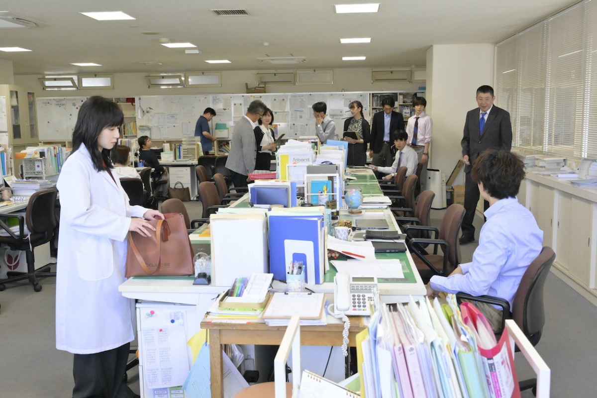 『最高の教師』第6話　“九条”松岡茉優＆“鵜久森”芦田愛菜、互いに起きた不可思議な現象を確かめ合う