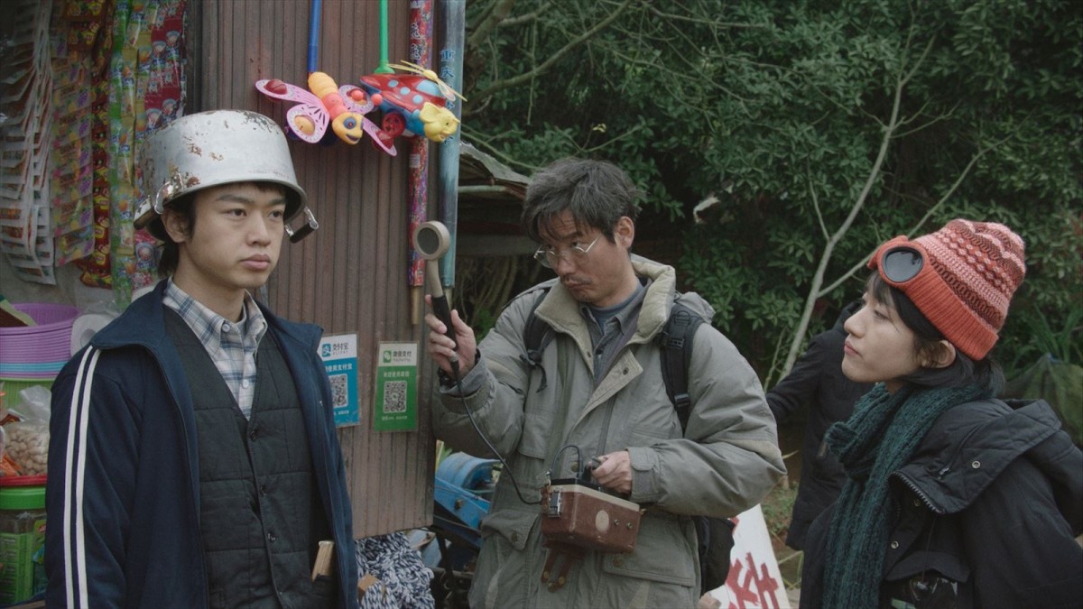 UFO雑誌編集長が宇宙服でロバに？　映画『宇宙探索編集部』新ポスター＆場面写真解禁