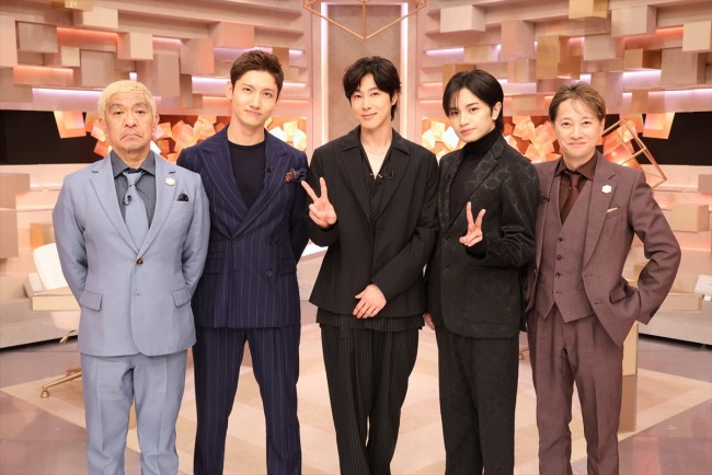 『まつもtoなかい』に出演する(左から)松本人志、東方神起(チャンミン、ユンホ)、中島健人(Sexy Zone)、中居正広