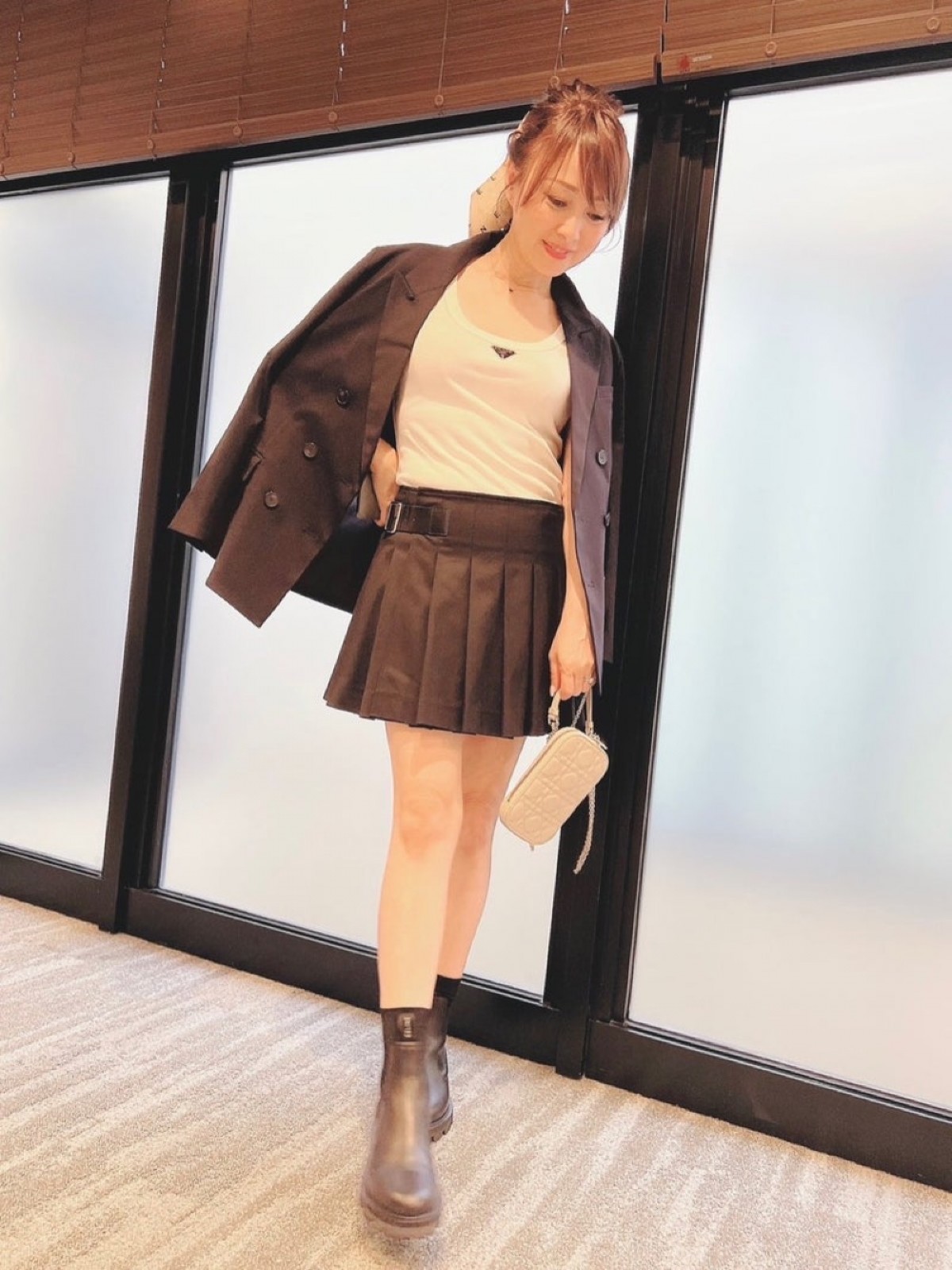 渡辺美奈代、54歳の誕生日を迎えミニスカ姿を披露　「54歳！ビックリ！」「脚細い」