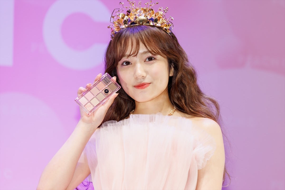 IVE・REI、“桃コーデ”でイベント登壇　3ヵ月ぶりの来日に「すごくうれしい気持ち」
