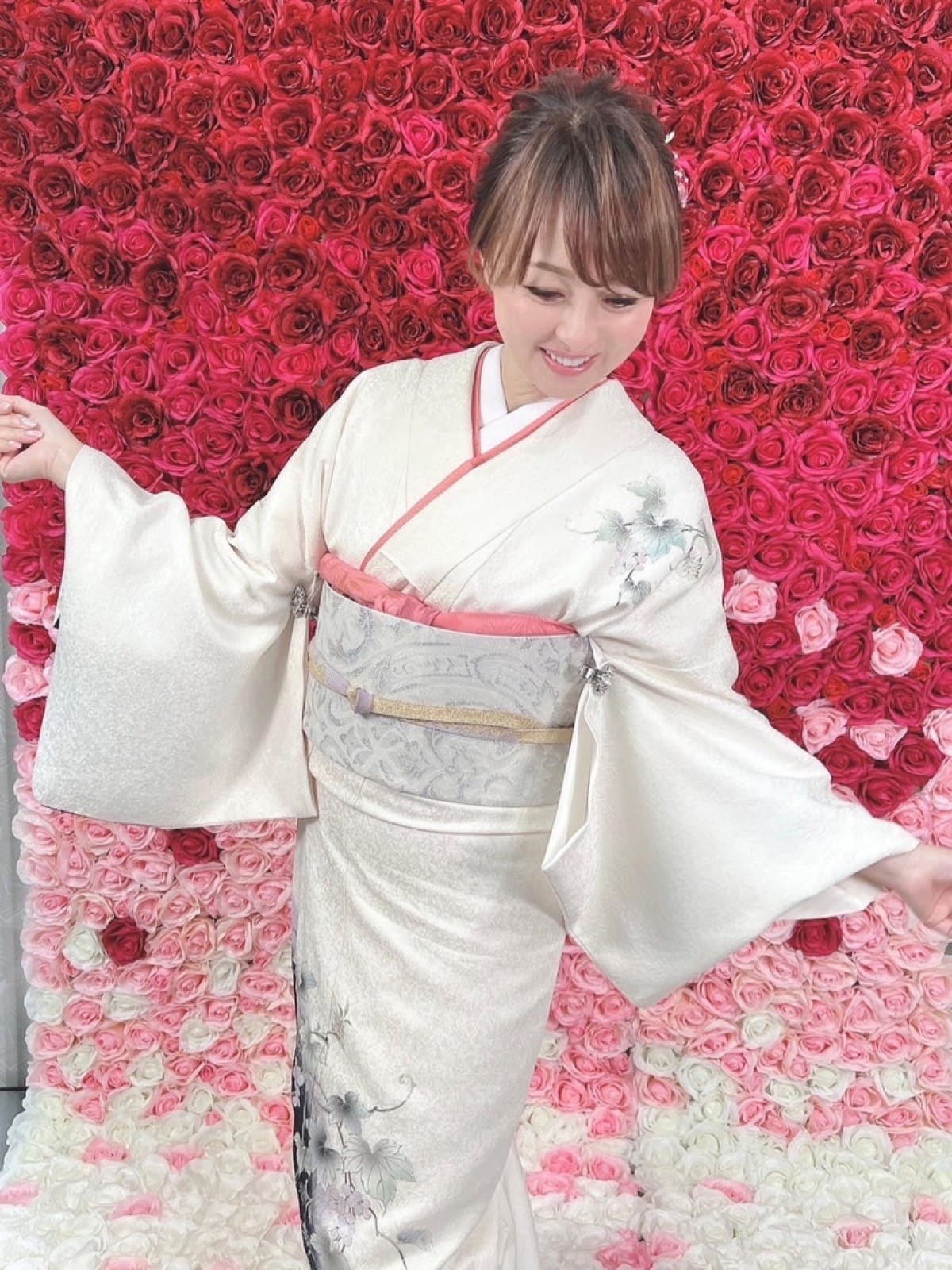 渡辺美奈代、次男の成人式前撮りで“和装家族ショット”披露　「素敵なご家族」「お似合い」