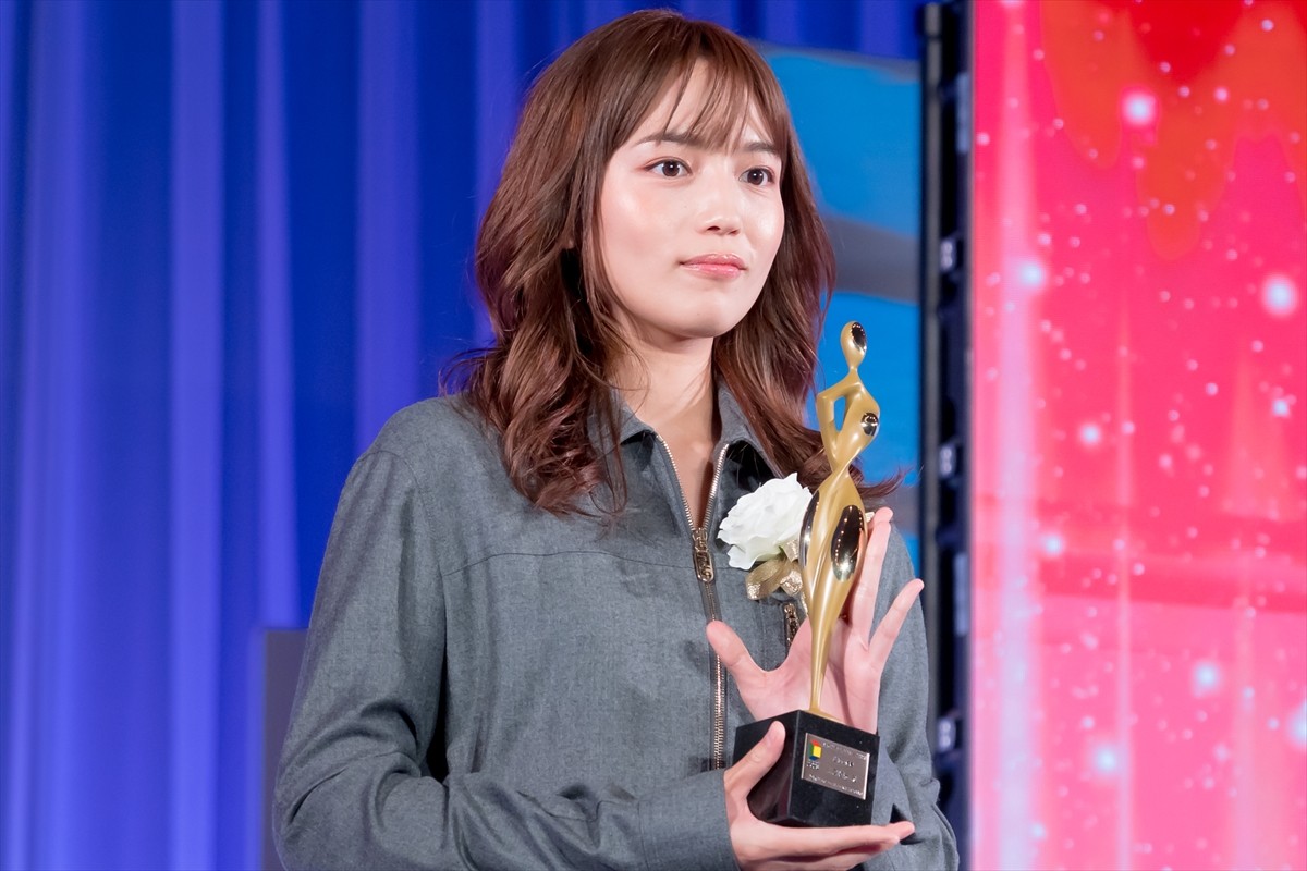 ＜東京ドラマアウォード2023＞川口春奈、『silent』で主演女優賞　共演の目黒蓮は「すごくパワフル」