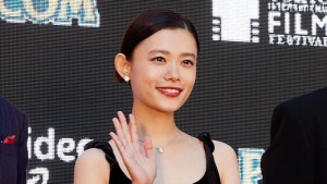 「第36回東京国際映画祭」オープニングレッドカーペットに登場した杉咲花