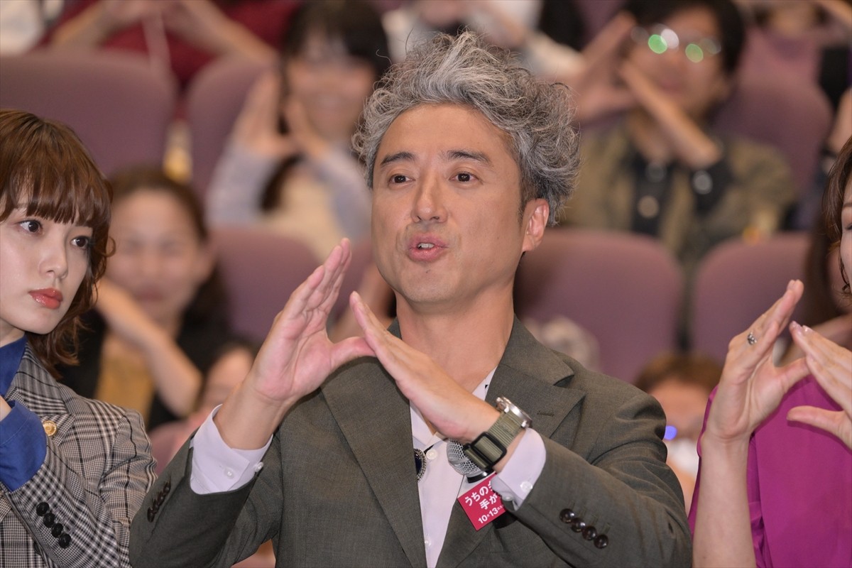 平手友梨奈、ムロツヨシから“殺傷能力が高い言い間違い”暴露され「本当に申し訳なかったです」