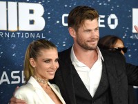 クリス・ヘムズワース妻エルサ・パタキー、息子たちと来日