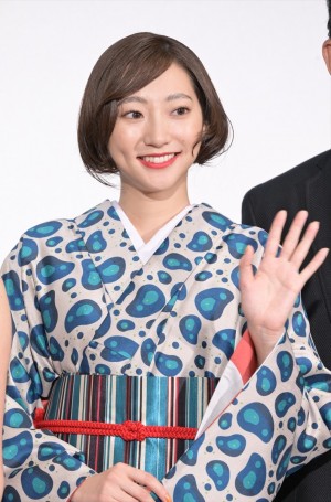 武田玲奈、映画『唄う六人の女』完成披露上映会 舞台挨拶に登場