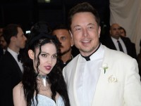 グライムス、イーロン・マスクを訴える　親子関係で大きな亀裂か