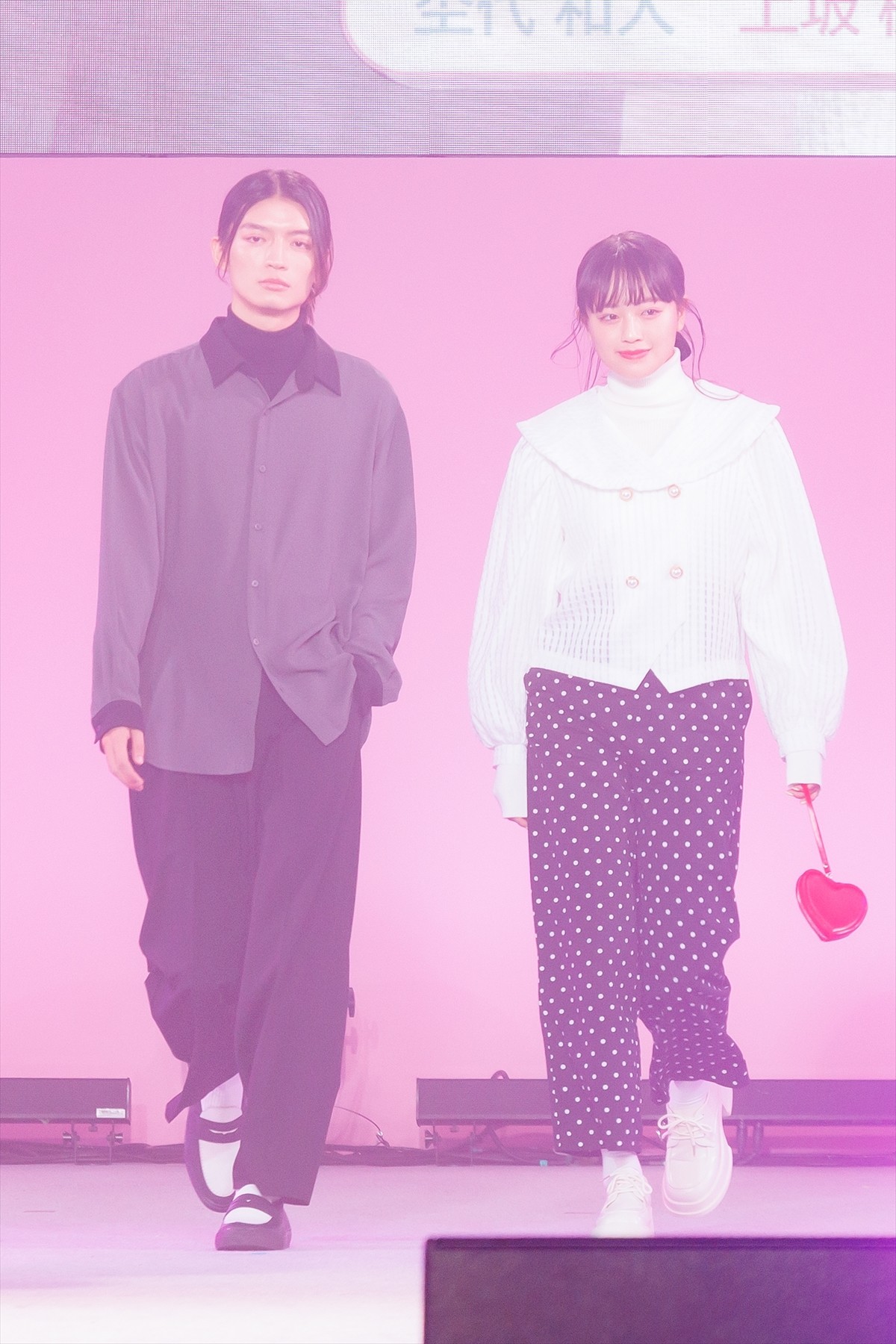 乃木坂46・久保史緒里＆日向坂46・小坂菜緒がランウェイに登場「最高の夏の思い出を作りたい」