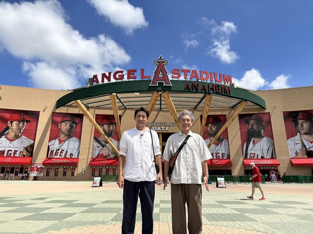 大谷翔平が番組初登場！　小泉孝太郎＆ムロツヨシがエンゼル・スタジアムに潜入取材　10.11放送『自由気ままに2人旅』