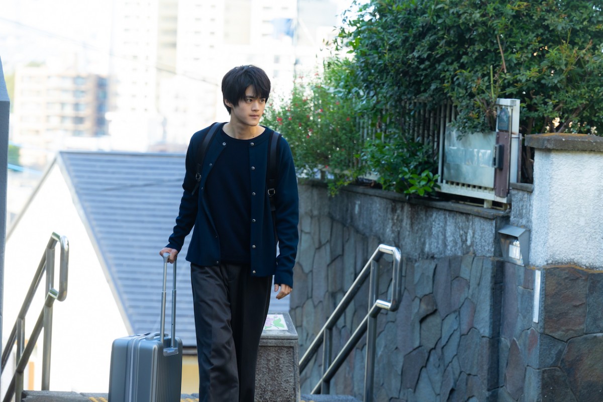 『ゆりあ先生の赤い糸』“みちる”松岡茉優、ハグ要求からの驚きの行動にネット騒然「カオスな展開…」