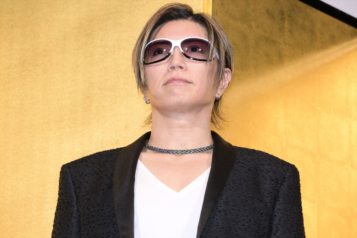 映画『翔んで埼玉 ~琵琶湖より愛をこめて~』初日舞台あいさつに出席したGACKT