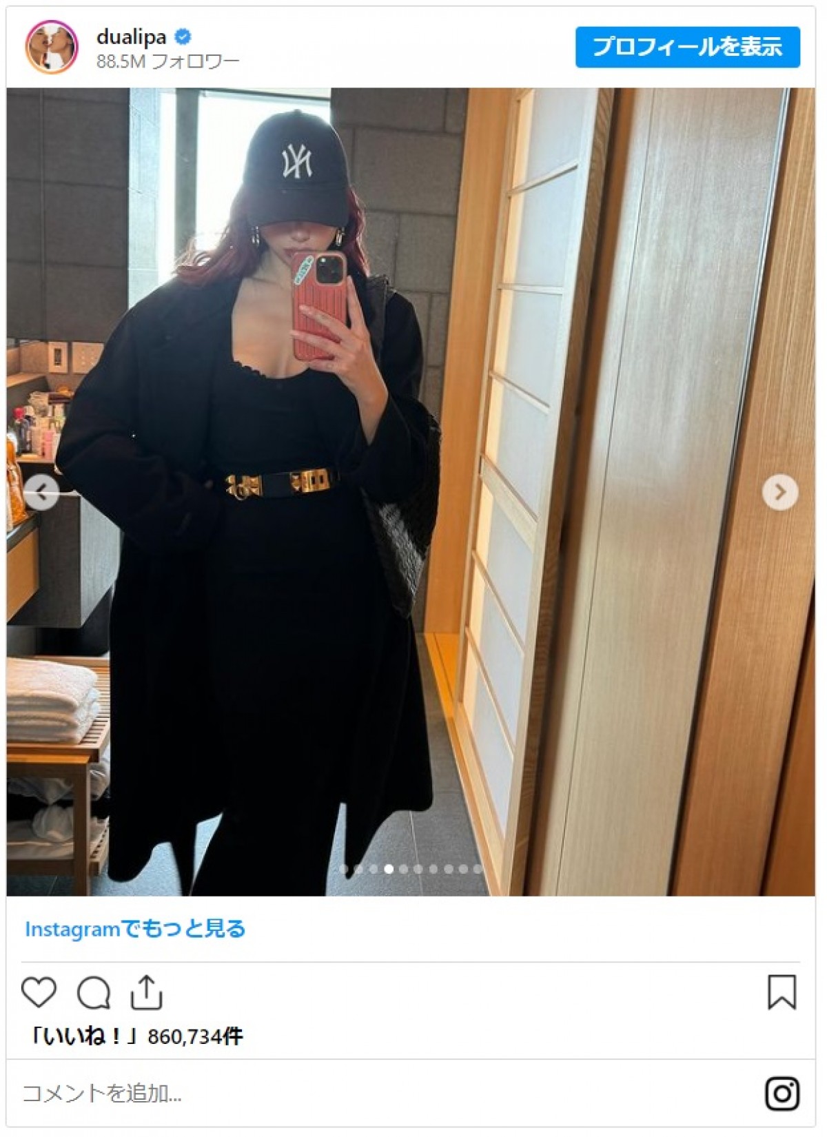 デュア・リパが来日！　スタイリッシュなファッションで街を散策＆寿司作りにも挑戦