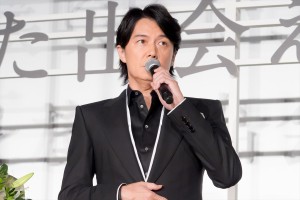 福山雅治、映画『あの花が咲く丘で、君とまた出会えたら。』完成披露試写会に登場